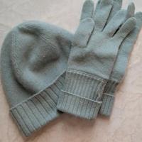 Cappellino e guanti Uniqlo