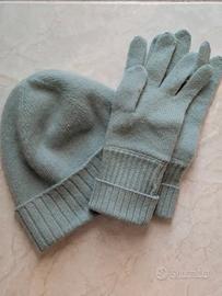 Cappellino e guanti Uniqlo