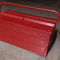 Scatola attrezzi di metallo rossa