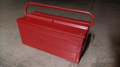 Scatola attrezzi di metallo rossa