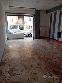 Affori M3/FN negozio 1 luce con ampia cantina