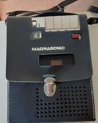 Registratore a cassette vintage Magnasonic CR-189L