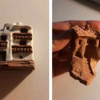 Coppia di casette in terracotta