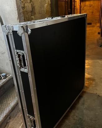 Flight case 105*105*25 cm