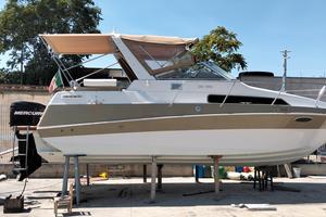 cabinato con due fuoribordo 