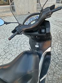 Yamaha xmax 250
