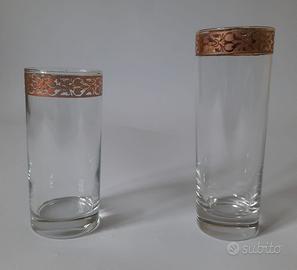 Set di bicchieri con bordo decorato dorato