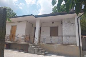 Casa rurale con terreno coltivabile