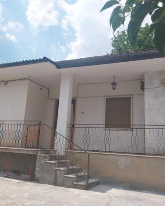 Casa rurale con terreno coltivabile