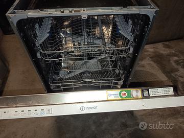 lavastoviglie INDESIT usata 3 mesi,pagata 470€