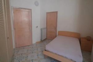 Camera con bagno privato zona Rettifilo NA