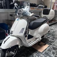 Piaggio Vespa 300 GTS - 2023
