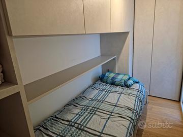 camera piccola con letto a scomparsa