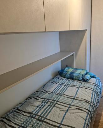 camera piccola con letto a scomparsa