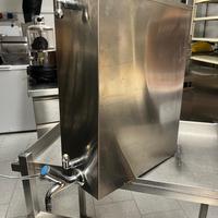 Dispenser per liquidi e kit per ghiaccioli