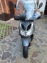 scooter Sportcity 125 perfetto per i tratti urbani