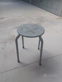 Sgabello in metallo
