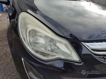 Proiettore destro OPEL CORSA D del 2011