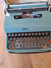 Macchina da scrivere Olivetti lettera 32