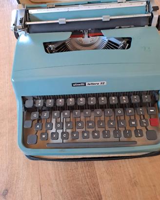 Macchina da scrivere Olivetti lettera 32