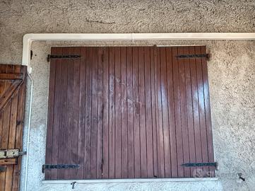 Portellone in legno a tre ante 