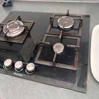 Lavandino e piastra del gas