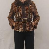 Giacca in pelliccia kid stampato maculato.