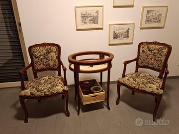 Sedie con tavolino antico