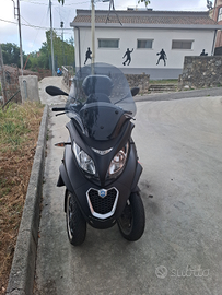 Scooter piaggii MP300