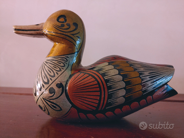 Papera in legno dipinta a mano