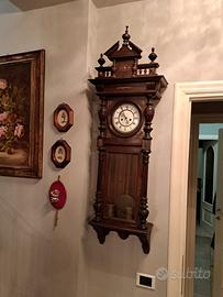 Orologio a pendolo da parete antico