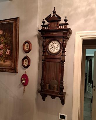 Orologio a pendolo da parete antico