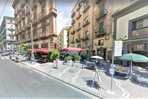 2 LOCALI A NAPOLI