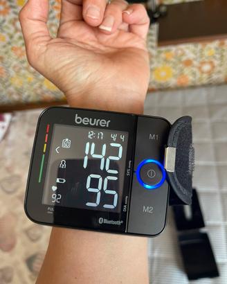 Misuratore pressione da polso marca Beurer