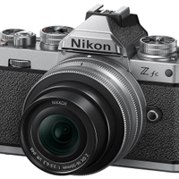 Nikon Z fc KIT - con obiettivi ed accessori