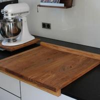 Spianatoia da cucina in legno con bordi