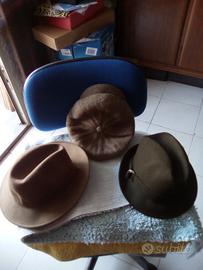 Cappelli e impermeabile cerato
