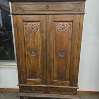 Mobile antico in legno di teak intagliato