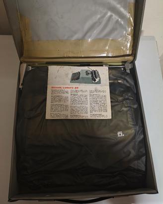 Macchina da scrivere Olivetti Lettera 32 