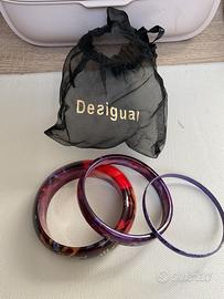 Desigual set 3 bracciali varie forme multicolore.