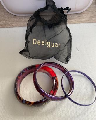 Desigual set 3 bracciali varie forme multicolore.