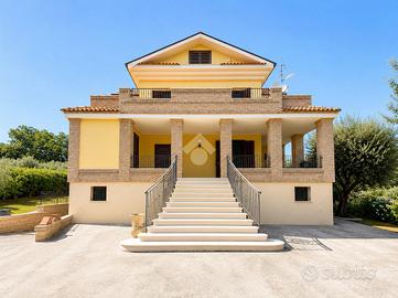 VILLA SINGOLA A GIULIANOVA