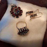 Parure pendente collana, orecchini e anello