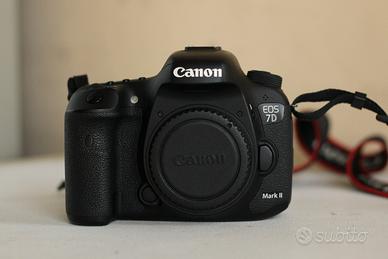 Canon 7D Mark II ( con garanzia )