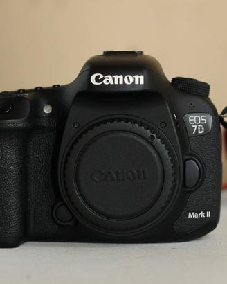 Canon 7D Mark II ( con garanzia )