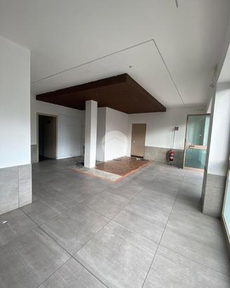 NEGOZIO A GRASSOBBIO