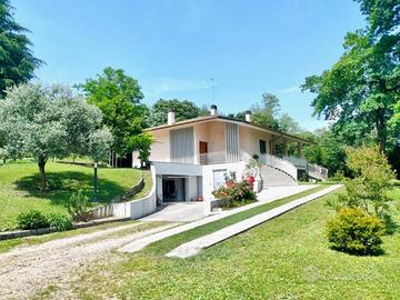 INCANTEVOLE VILLA CON PARCO: eleganza e prestigio!