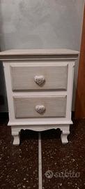 Comodino con cassetti