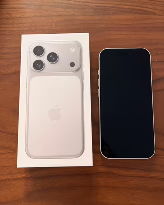 iPhone 17 Pro 256GB Argento, 4 cover, accessori