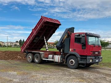 Iveco cursor con gru